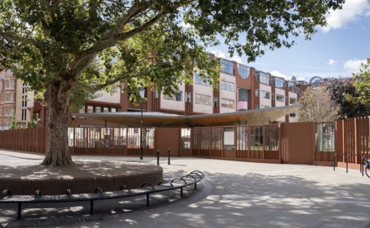 La cour du Lycée Français Charles de Gaulle à Londres